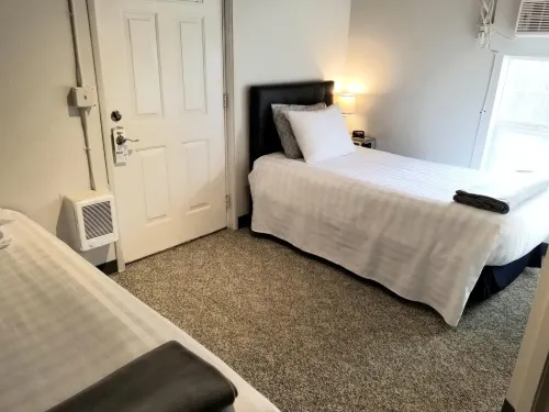 Deep Water Inn Hotels in Chelan