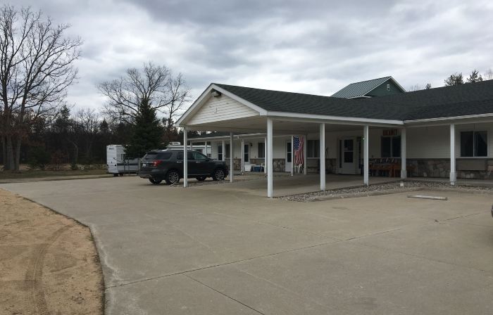 Scully's Manistee Outpost Motel
