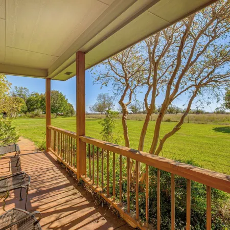 30 Mi to Fort Worth: Rural Retreat w/ Patio!