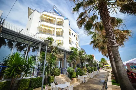 Iliria Internacional Hotel Отели рядом с достопримечательностью «Rrota e Kuqe, Durrës»