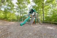 1 Mi to Nantahala River: Mtn-view Retreat! - Apartments