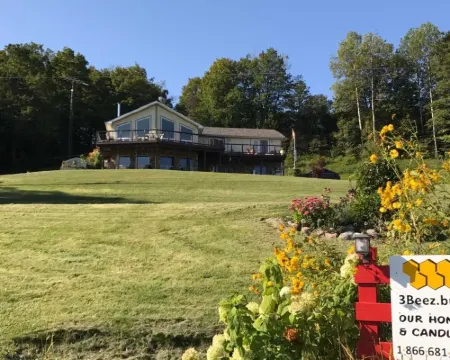Our Valley View Bed & Breakfast Hotels in Clarington