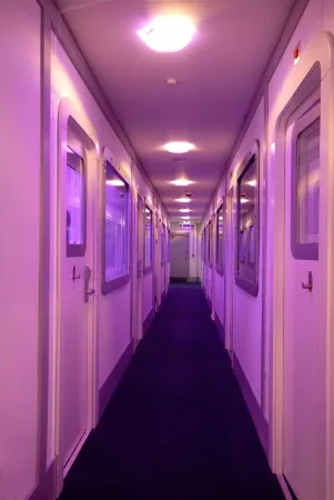 Yotelair Amsterdam Schiphol Transit Hotel Отели рядом с Аэропорт Схипхол