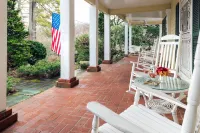 The Yellow House on Plott Creek Hotels in Waynesville