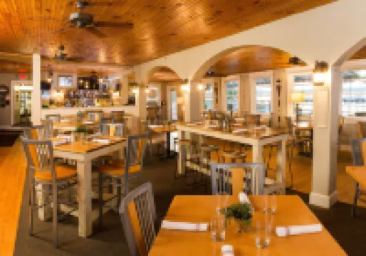 ザ ネスト オン サラトーガ レイク サラトガのホテル