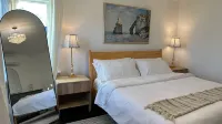Mountain-View Retreat @ Heart of Hudson with Decks, Designer Decor & Game Hotels in 