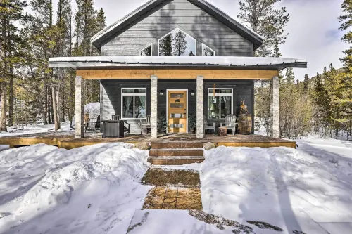 1 Mi to St Marys Glacier Trail: Modern Mtn Cabin! - 3-Star
