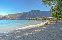 Gorgeous Wapato Point Lakehouse w/ Private Hot Tub - Wifi