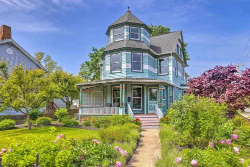 Charming Greenport Gem 1, 1 Mile to Ferry! - parking