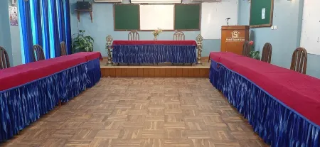 Club Bagmati by HSH Отели рядом с достопримечательностью «Kailashnath Mahadev»