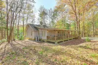Secluded Hamilton Cabin Retreat w/ Private Lake! - parking
