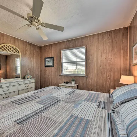 Fernandina Cottage w/ Deck + Direct Beach Access!