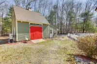 Cozy Rural Guest House: Close to Wedding Venues - parking