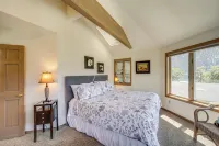 Modern Retreat w/ Hot Tub - Steps to Lake Chelan! - Homestays