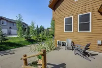 Duplex in Quiet Family Neighborhood 1 Mi to Skiing - Spa
