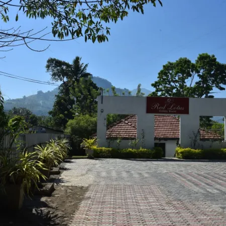 Red Lotus Holiday Resort