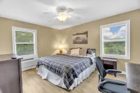 Private Deck and Sauna with Breathtaking Lake Views - Cozy Retreat Hotels in Jefferson County
