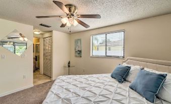 Bright Venice Home with Yard Less Than 4 Miles to Beach! - Housity