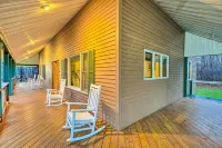 Spacious Oneida Retreat w/ Game Room! - Pysäköinti
