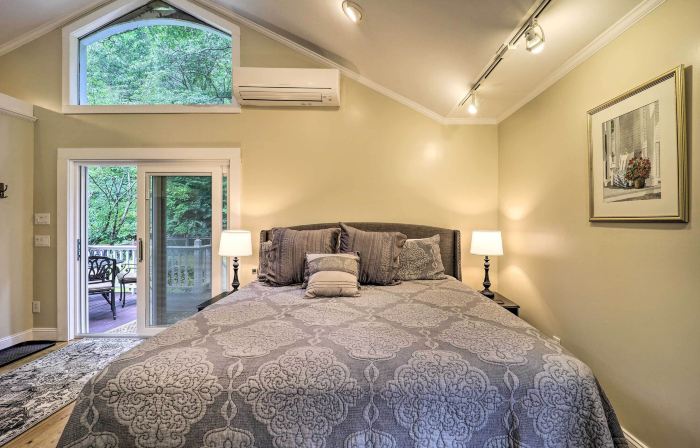 Quiet Studio Escape ~ 2 Mi to Blue Ridge Parkway!