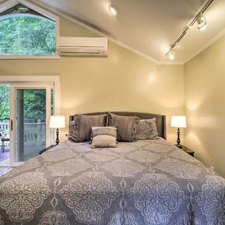 Quiet Studio Escape ~ 2 Mi to Blue Ridge Parkway!