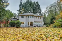 ‘Cedar Grove' Spacious Group Getaway in Snohomish