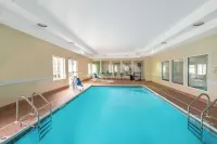 La Quinta Inn & Suites by Wyndham Latham Albany Airport Các khách sạn ở Troy