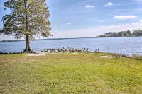 Riverfront New Bern House Gourmet Kitchen and View! - spa