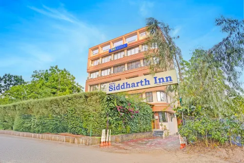 FabHotel Siddharth Inn - Nr Siddharth Bunglows Hotels in Kalol