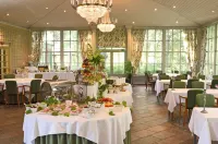 Thorskogs Slott Hotels in Lodose