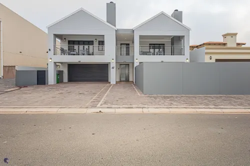 Dalton's, Langebaan, 10-Sleeper