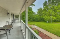 2 Mi to Woodbury Wildlife Area Cozy Farmhouse! - WiFi
