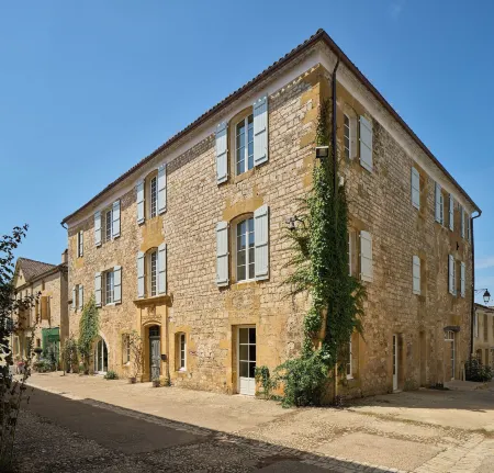 Hotel le Chevalier Bleu Отели в г. Девиллак