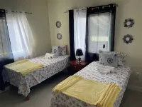 the view across the ocean のホテル