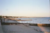 Now with TV - Relax in our 3-bedroom Westbrook cottage at West Beach