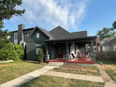 12 South Abode near Belmont University, Shopping and great food Các khách sạn gần University of Tennesse Agriculture Extension