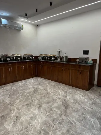 The Crown Prince Отели в г. Большая Нойда