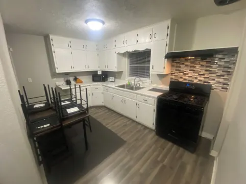 Ultimate Game House with Pool & Foosball Table Hotels in Rockford