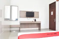 RedDoorz Near Alun Alun Wonosobo Hotels in Madukara