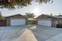 Modern 4-bedroom Villa w/ Pool/Spa & Private Park