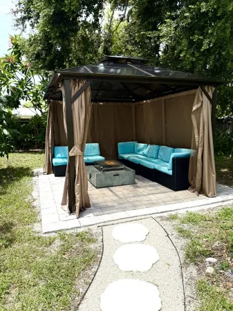 Paradise House 12 guest, private pool, 2 miles from white sand beach