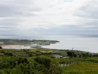 Golygfa o'r Castell - Castle Views