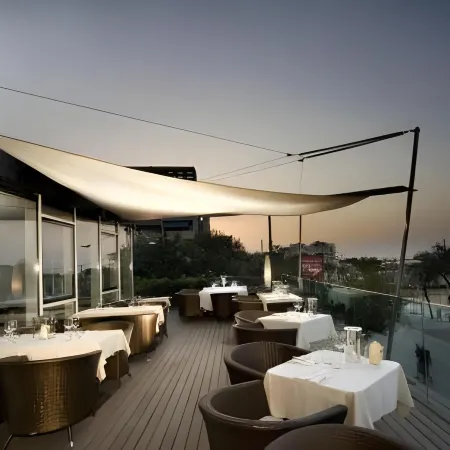 City Hotel