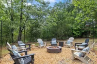 Hot Tub · Private Sauna · Arcade. Luxury Cabin for 14. 10 Min to Helen, GA
