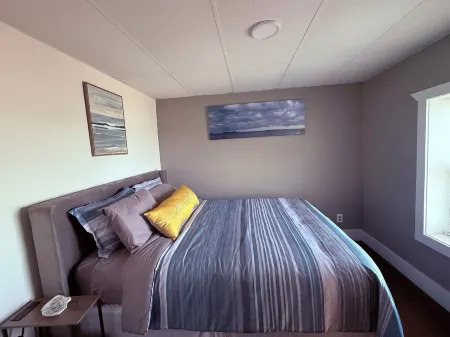 Coastal Living in the heart of St. Ignace.