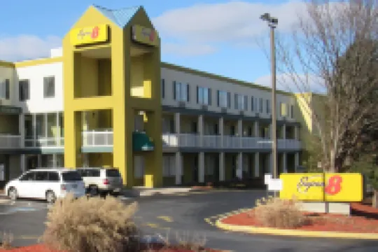 Super 8 by Wyndham New Cumberland