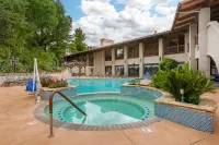 Best Western Plus Arroyo Roble Hotel  Creekside Villas - Hot Tub