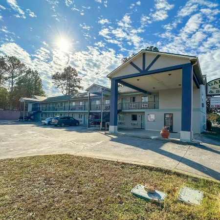 Garden Inn & Suites