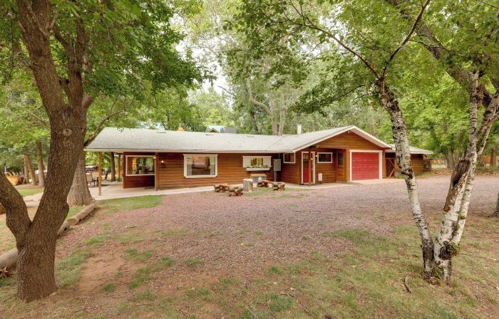 Cozy Cabin on 1 Acre in Premier Pine Neighborhood