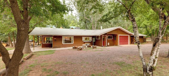 Cozy Cabin on 1 Acre in Premier Pine Neighborhood Hotéis em Pine